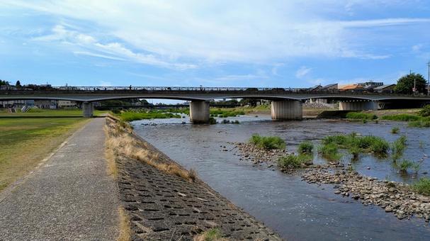 金沢を流れる犀川の河川敷 金沢を流れる犀川の河川敷 犀川,金沢,緑地の写真素材