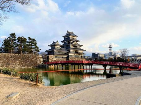 長野県 松本城 長野県 松本城 松本城,長野観光,赤い橋の写真素材