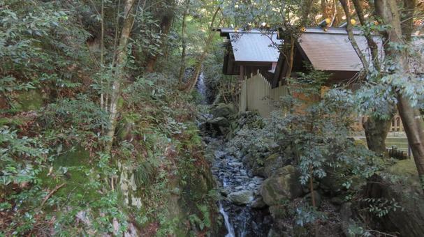 多度大社　本宮脇を流れる落葉川 多度大社,神社,神社仏閣の写真素材