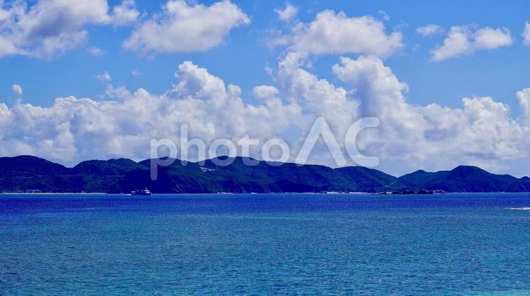 阿嘉島ニシバマビーチから見える渡嘉敷島 渡嘉敷,ニシバマ,阿嘉島の写真素材