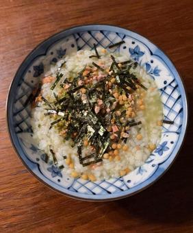 R7.8.10 こまちご飯に鮭茶漬け 3 R7.8.10 こまちご飯に鮭茶漬け 3の写真