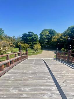 庭園へと続く木造の橋 郡山城,城跡,橋の写真素材