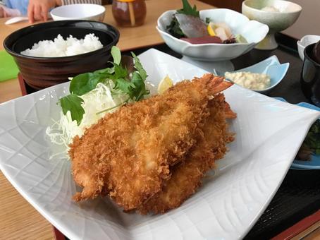 大きなエビフライ 大きなエビフライ ご飯,料理,名物の写真素材