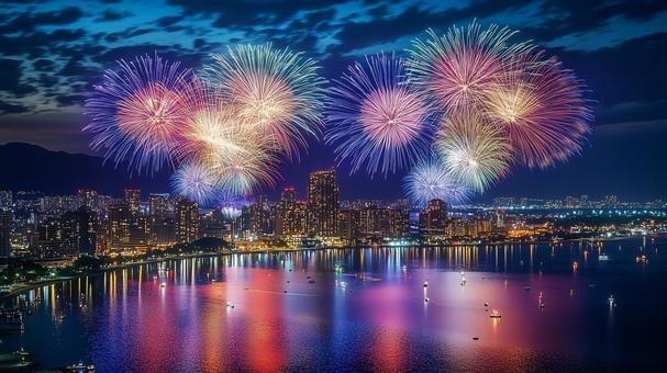 夏祭りの花火大会。美しい夜景と海. 夏祭りの花火大会。美しい夜景と海.の写真