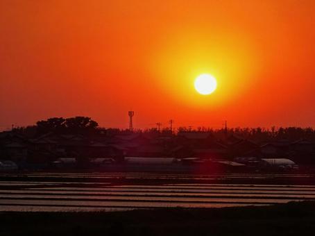 田園の夕焼けの写真