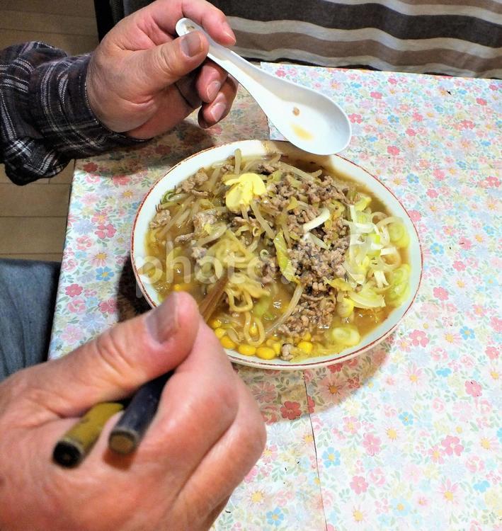 大盛り味噌バターラーメン、いただきます！ ラーメン,味噌バターラーメン,味噌ラーメンの写真素材