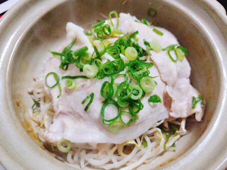 豚肉ともやしの蒸し物 豚肉,料理,グルメの写真素材