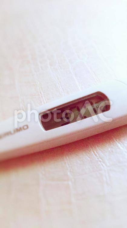 【熱ある…】 37,37度,sickの写真素材