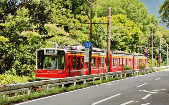 国道と並走する箱根登山電車 箱根,箱根登山鉄道,箱根登山電車の写真素材