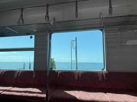 車窓 電車 海 車窓 電車 海 海,鉄道,旅の写真素材