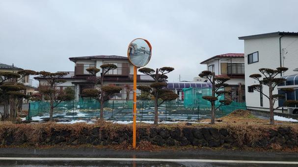 道沿いのミラー 道沿いのミラー 雨,田舎,空の写真素材