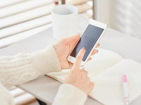 Hands of Asian females using smartphones, स्मार्टफोन, महिला, स्मार्टफोन, JPG