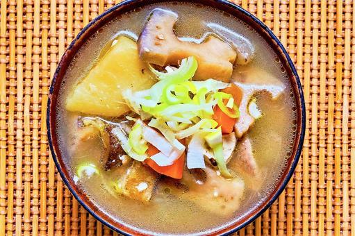 敷物の上のけんちん汁 敷物の上のけんちん汁 けんちん汁,巻繊汁,汁の写真素材