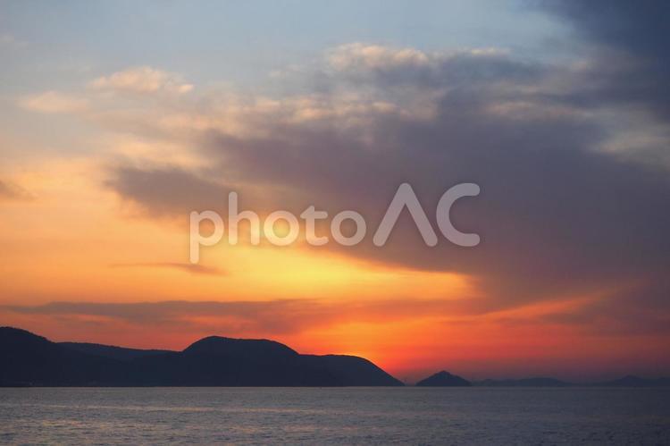 夕焼けの海 空,風景,自然の写真素材