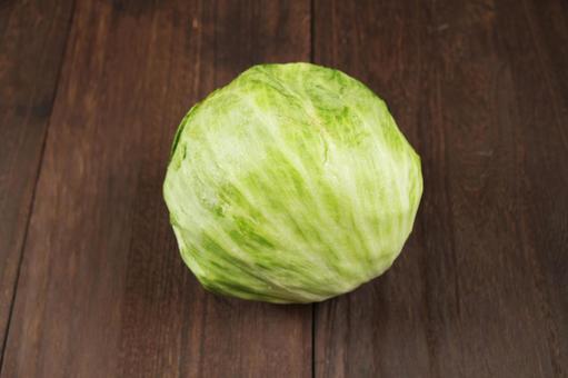 緑のレタスの一玉 緑のレタスの一玉 レタス,野菜,緑色の写真素材