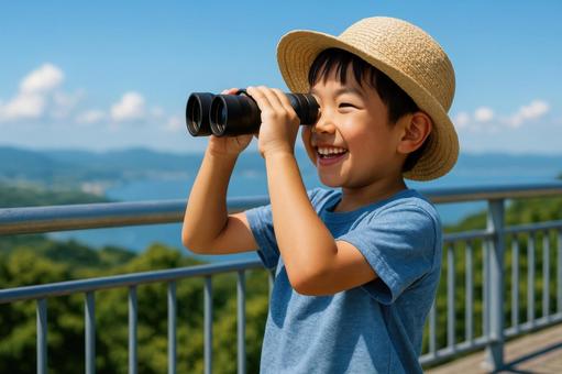 双眼鏡で遠くを見る子ども 双眼鏡で遠くを見る子どもの写真