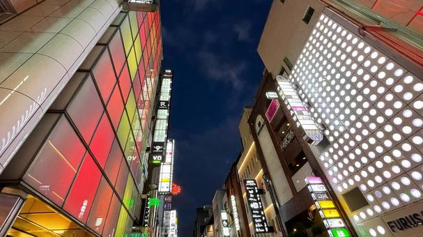 北新地のビルを見上げるA_710B 北新地のビルを見上げるA_710B 北新地,梅田,キタの写真素材
