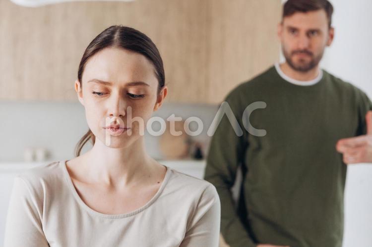 怒る男性と困惑する女性 カップル,夫婦,喧嘩の写真素材