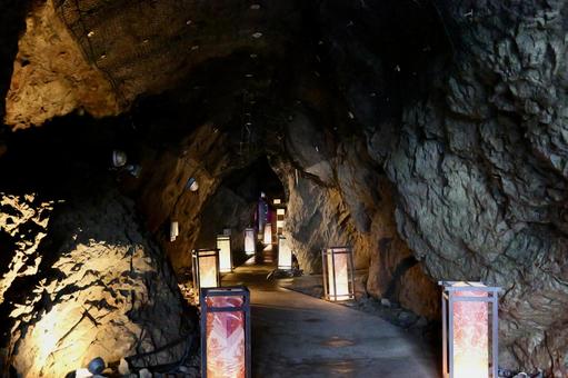 江の島岩屋の海食洞窟内 江の島岩屋の海食洞窟内の写真