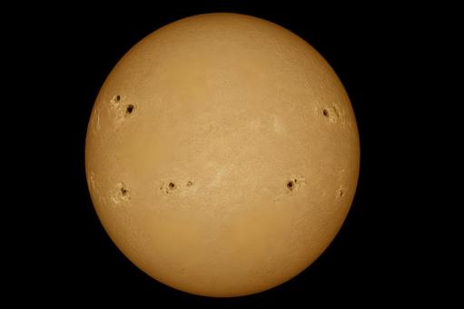 太陽面と黒点群 太陽面と黒点群の写真