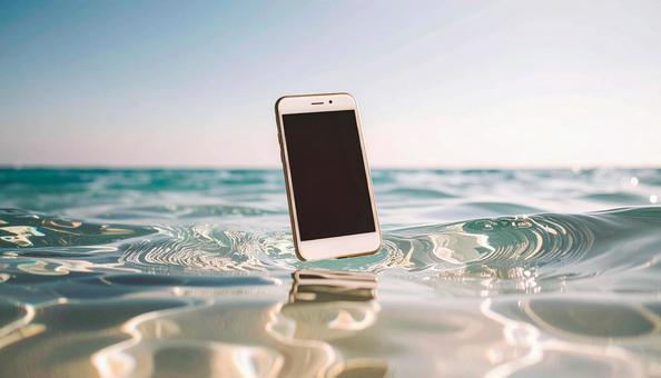 水の上に浮かぶスマートフォン、青空 水の上に浮かぶスマートフォン、青空の写真
