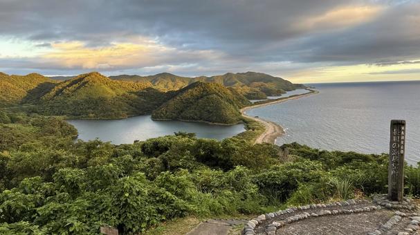 甑島「長目の浜展望所」からの早朝の風景 早朝,朝の風景,朝の写真素材