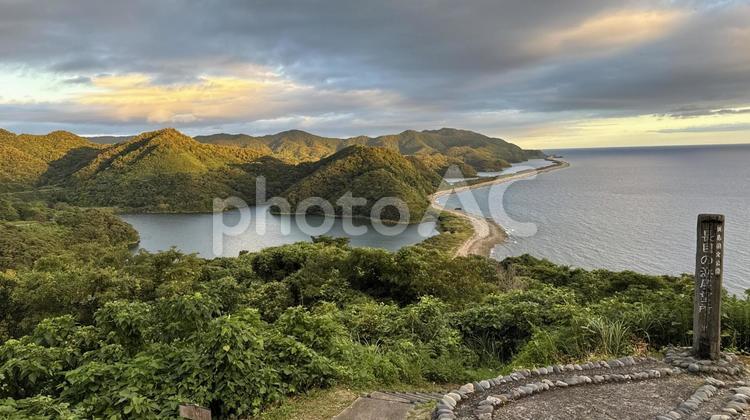 甑島「長目の浜展望所」からの早朝の風景 早朝,朝の風景,朝の写真素材