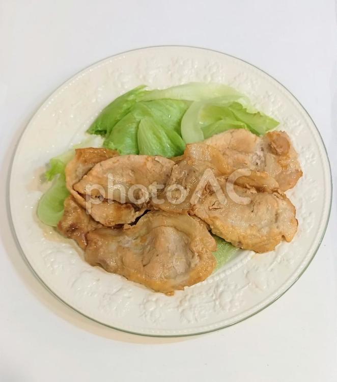レタスに乗せた豚のしょうが焼き 豚のしょうが焼き,肉,定番の写真素材