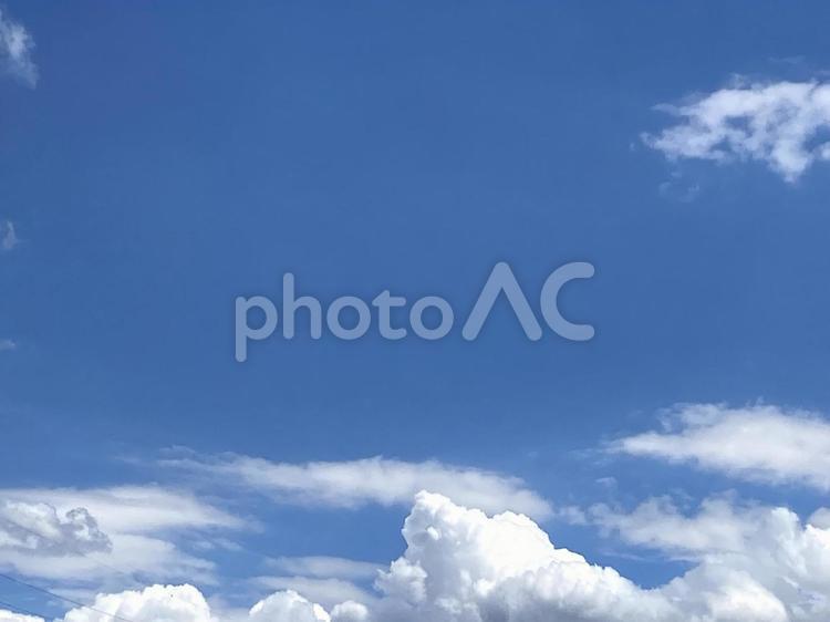 青空と面白い形の雲 青空,晴天,晴れの写真素材
