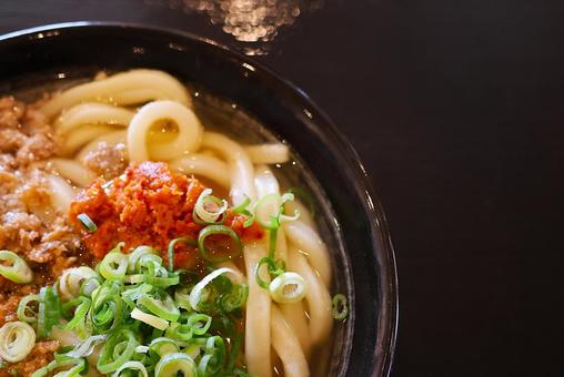 さぬきうどん店の辛味噌うどん 辛味噌,うどん,ネギの写真素材