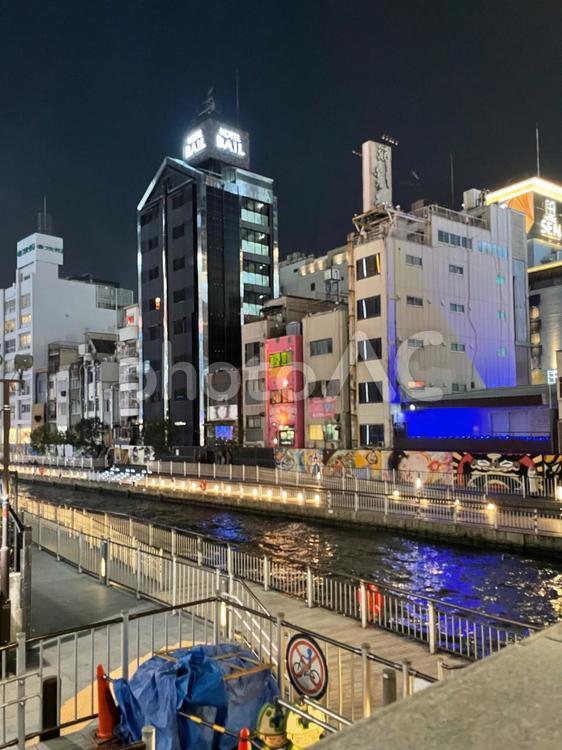 大黒橋 北から道頓堀川 73夜縦 大阪,繁華街,難波の写真素材
