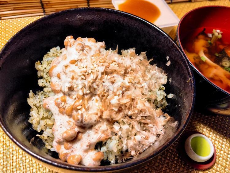 茶殻炊き込みめしの梅納豆かつぶし膳 高級茶葉,厳選茶葉,茶葉の写真素材