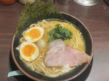 家系ラーメン 美味しい,ラーメン屋,麺類の写真素材