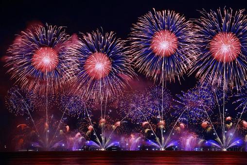大輪の湖上打ち上げ花火/松江水郷祭 大輪の湖上打ち上げ花火/松江水郷祭 松江水郷祭,打ち上げ花火,夏の写真素材