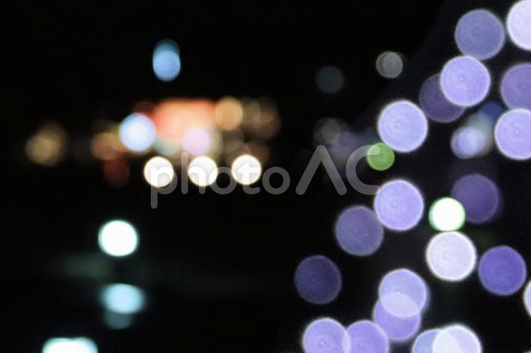 冬の街灯りとイルミネーション　合成 イルミネーション,冬,夜景の写真素材