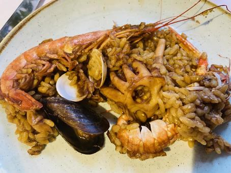 ひと鍋に詰め込んだ地中海の風本格パエリア ひと鍋に詰め込んだ地中海の風本格パエリア パエリア,パエリャ,スペイン料理の写真素材