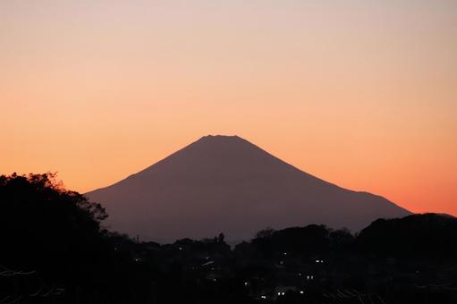 夕暮れの富士山 夕暮れの富士山の写真