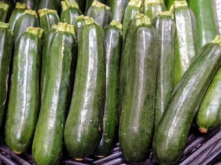 ズッキーニ ズッキーニ ズッキーニ,野菜,サラダの写真素材
