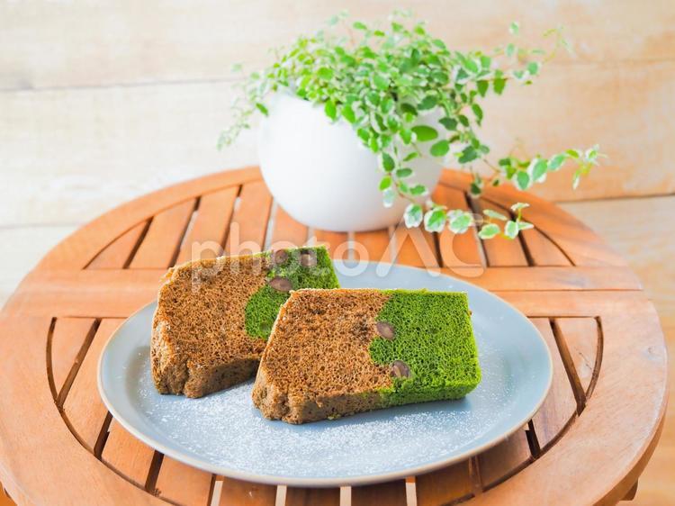 和の香り、抹茶とほうじ茶のシフォンケーキ 和菓子,抹茶,ほうじ茶の写真素材