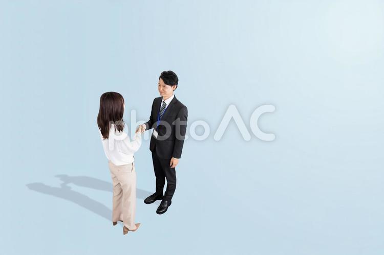 握手をするビジネスマン男女のイメージ 男性,女性,ビジネスの写真素材