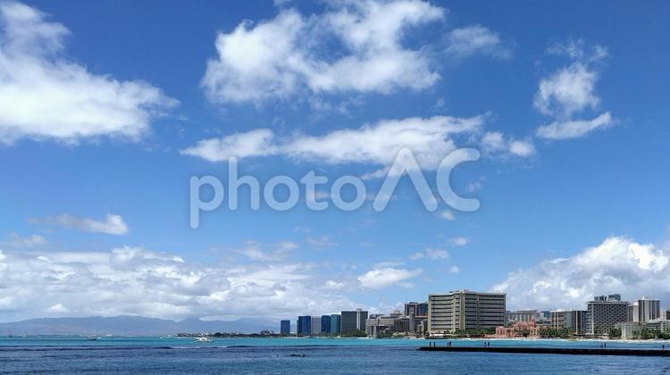 ワイキキの街並みと海　爽やかな青空 ハワイ,ワイキキ,ホノルルの写真素材