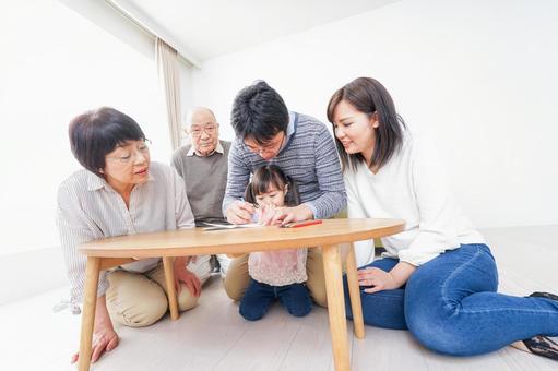 家族で遊ぶ 幼稚園,おじいちゃん,ふるさとの写真素材