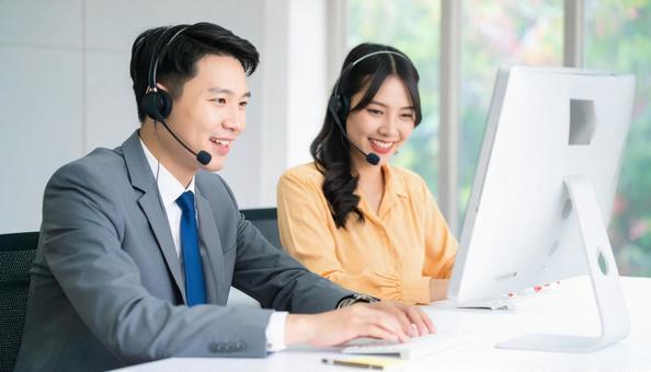 ヘッドセットをつけて通信教育・英会話教室 ヘッドセットをつけて通信教育・英会話教室の写真