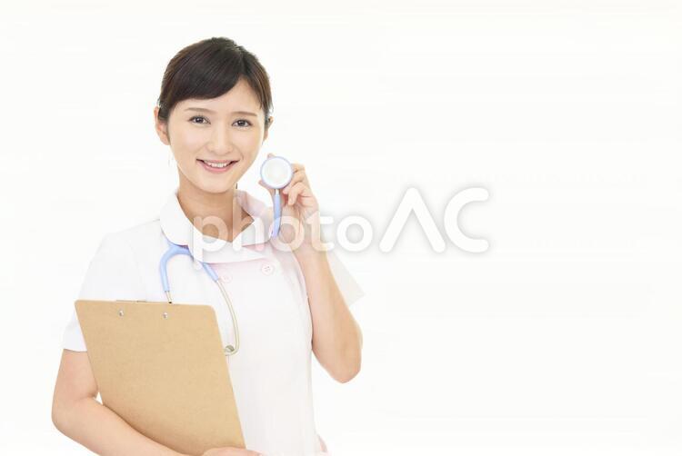聴診器を持つ笑顔の看護師 女性,女,看護師の写真素材