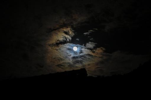 月 月,十五夜,雲の写真素材