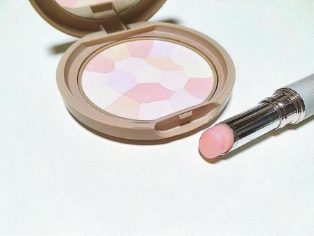 桜色のパウダーとリップ フェイスパウダー,リップ,コスメの写真素材