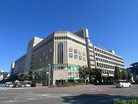 ミーナ天神と福岡中央郵便局(車少ない) ミーナ天神と福岡中央郵便局(車少ない) ミーナ天神,mina天神,ノース天神の写真素材