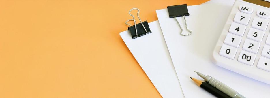 ビジネス デスクワーク 白紙の用紙 横長 ビジネス デスクワーク 白紙の用紙 横長 ビジネスイメージ,デスクワーク,オフィスワークの写真素材