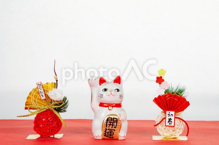 正月イメージ招き猫二匹 正月,賀正,年賀状の写真素材
