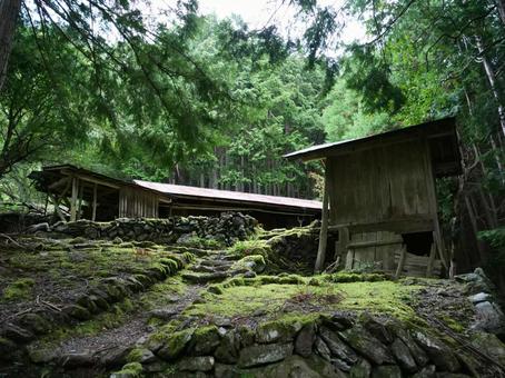 笊ヶ岳 登山道 廃墟 笊ヶ岳 登山道 廃墟 廃墟,廃集落,笊ヶ岳の写真素材